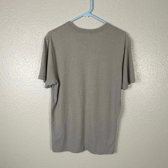 Banana Republic Size M V-Neck Graphic Tee Gray Kraken Octopus Design Hipster - Picture 5 of 6